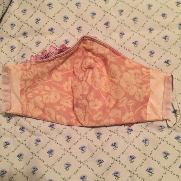 Handmade pink satin mask with 3D flowers 🌸 - Picture 3 of 4